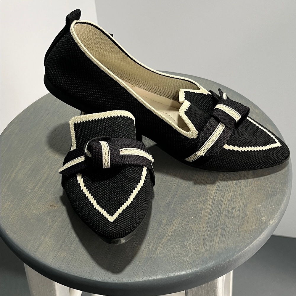 Chic and Comfy Black & Ivory Pointed-toe Bow VIVAIA-style Flat Loafers Size 41